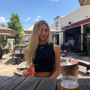 Meet your Posher, Danielle